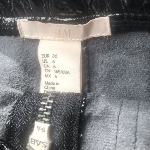 H &M faux leather black shiny in excellent condition size us 6 - Picture 5 of 16